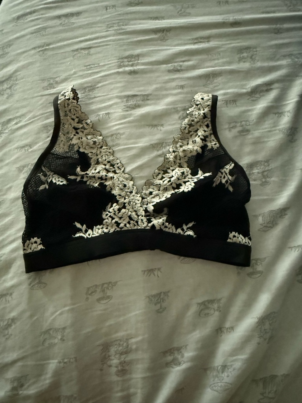 Intimissimi Pretty Flowers Tulle and Lace bralette and thong bottom - Picture 2 of 8